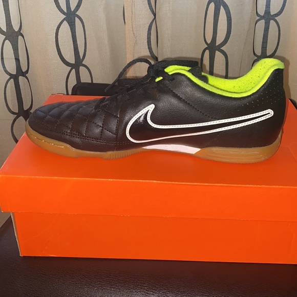 Nike Sneakers - Picture 5 of 6